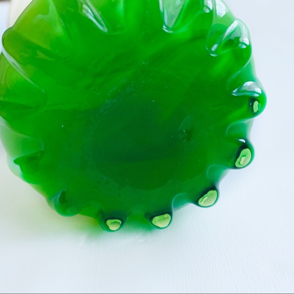 Vintage Calla Lily Shaped Twisted Art Glass Vase - Picture 10 of 11